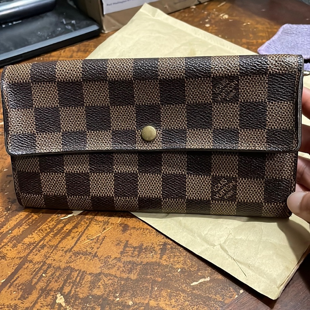 Authentic Louis Vuitton Sarah Wallets, Code Numbe… - image 1